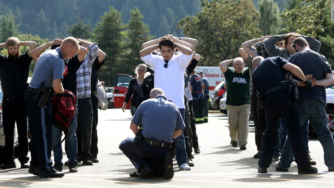 151001160320-07-oregon-shooting-super-169
